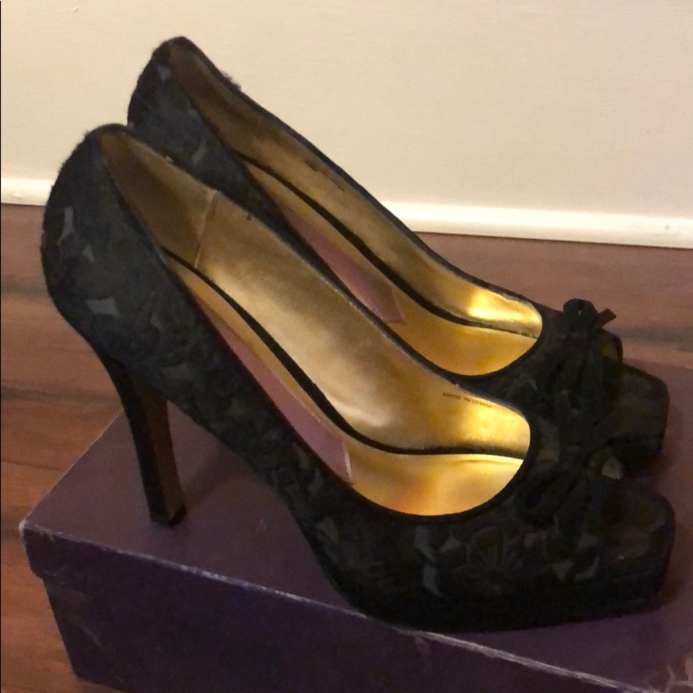 Peep toe black heel